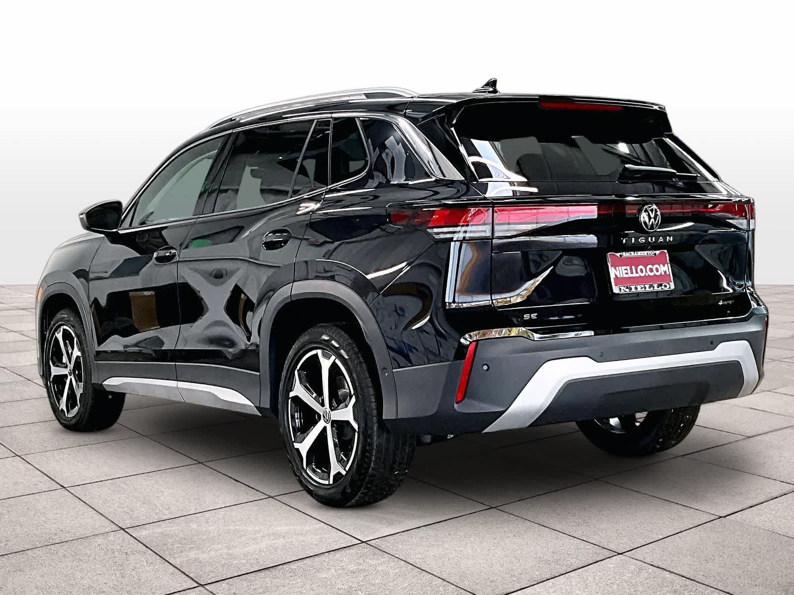 New 2026 Volkswagen Tiguan SE AWD/4WD image 3