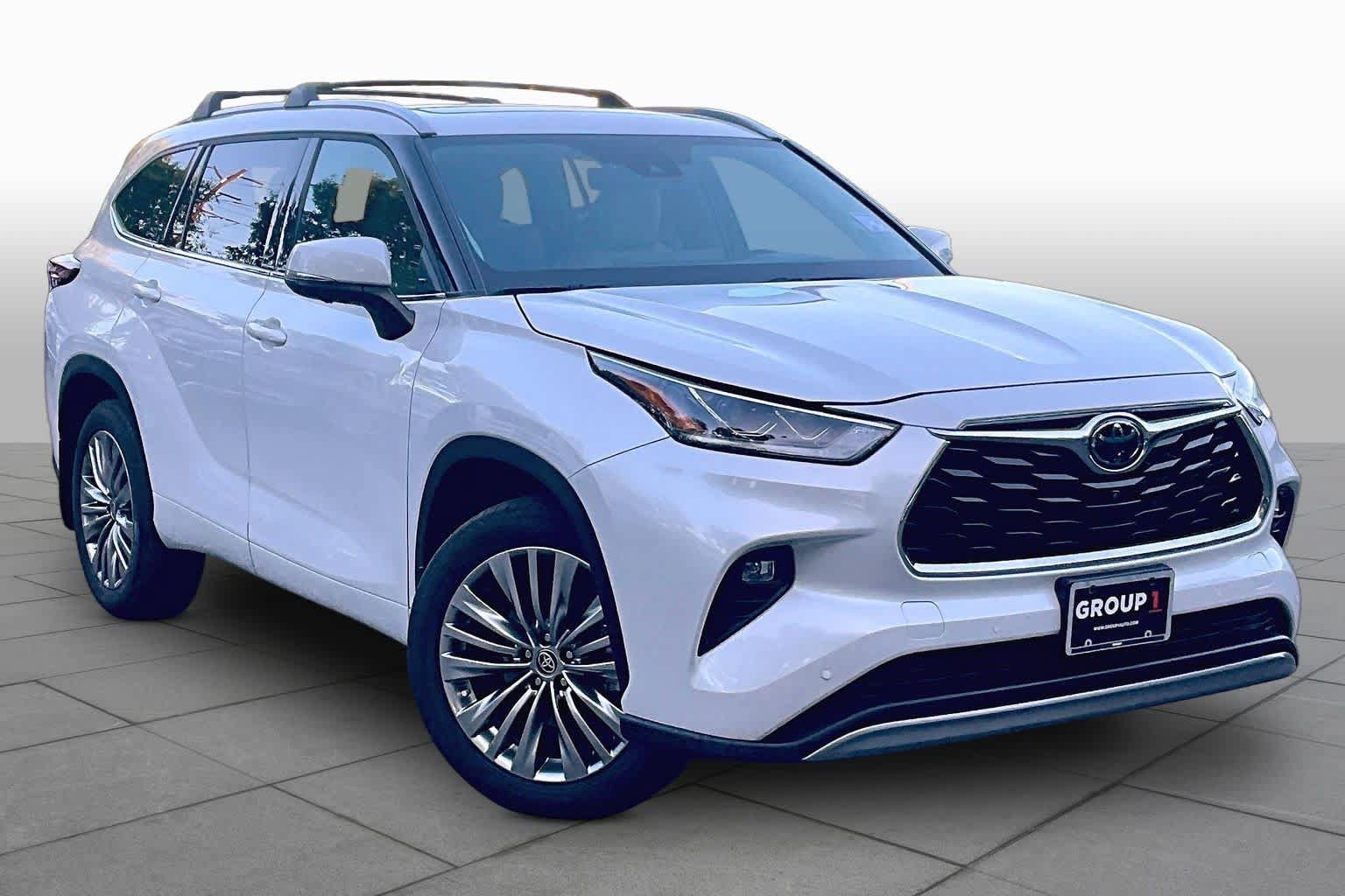 Used 2024 Toyota Highlander Platinum AWD/4WD image 3