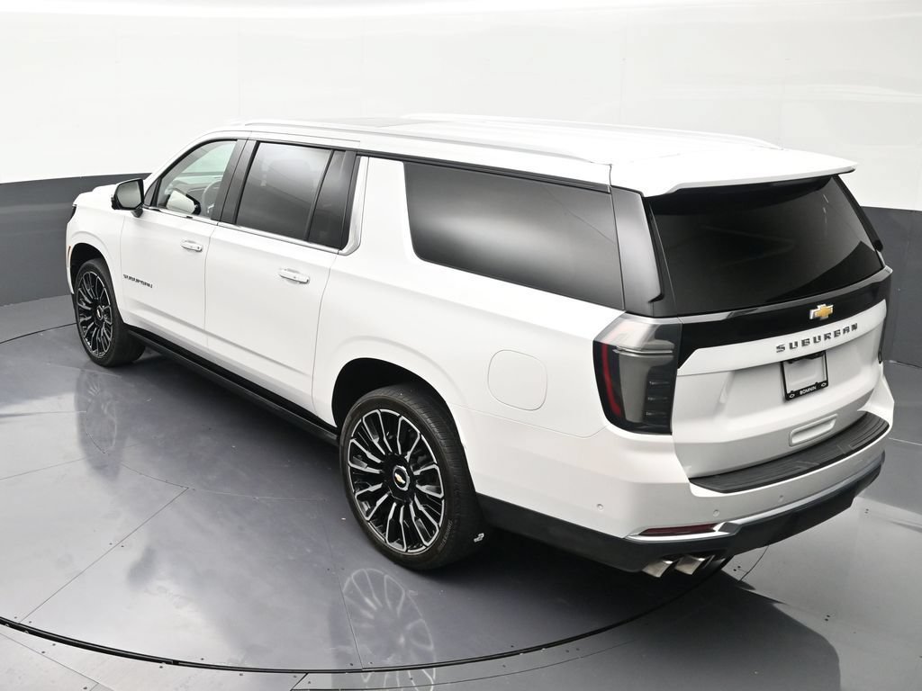 Used 2025 Chevrolet Suburban High Country AWD/4WD image 13