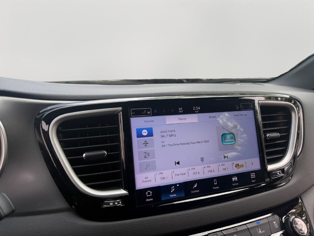 Used 2025 Chrysler Pacifica Select FWD image 15