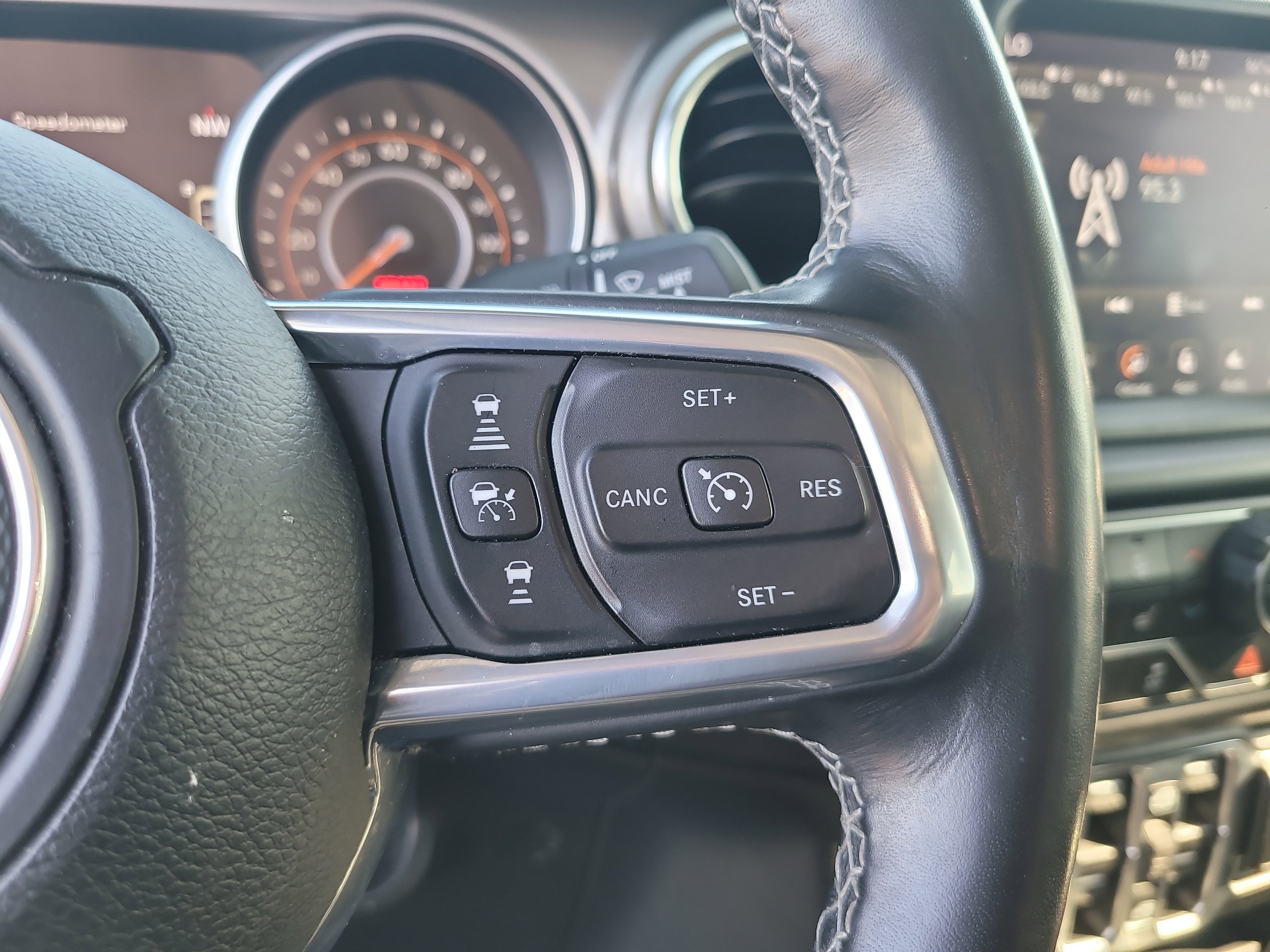 Used 2021 Jeep Gladiator Overland AWD/4WD image 28