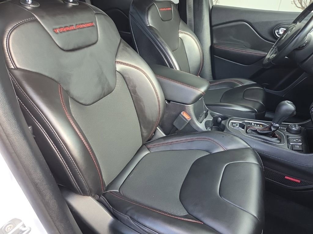 Used 2020 Jeep Cherokee Trailhawk w/ Technology Group image 25