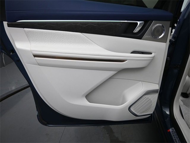 Certified 2025 Buick Enclave Avenir image 15