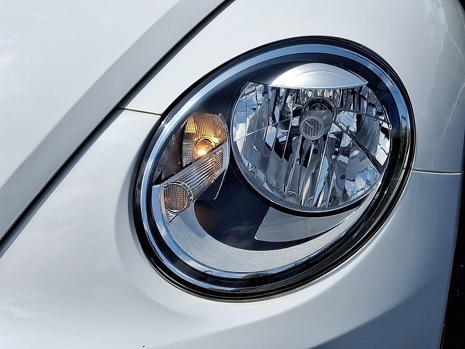 Used 2012 Volkswagen Beetle Turbo FWD image 25