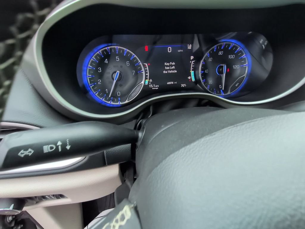 Used 2023 Chrysler Pacifica Touring-L FWD image 23