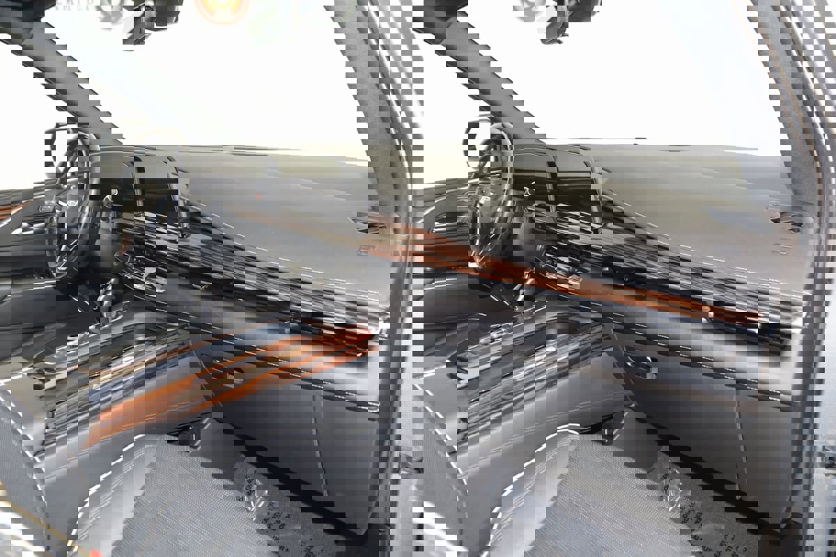 Used 2022 Cadillac Escalade ESV Premium Luxury image 52