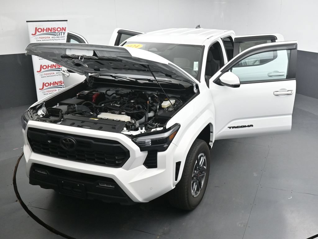 Used 2024 Toyota Tacoma TRD Sport AWD/4WD image 43