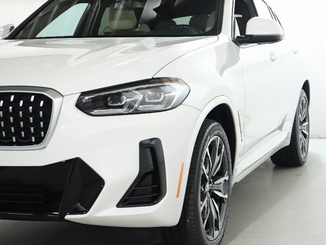 Used 2024 BMW X4 xDrive30i w/ M Sport Package AWD/4WD image 14