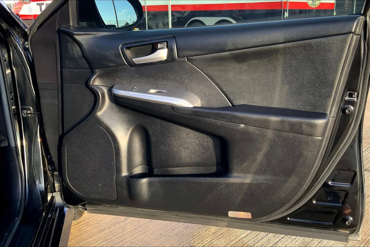 Used 2014 Toyota Camry SE FWD image 21