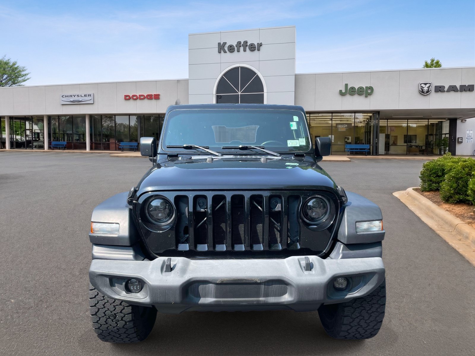 Used 2018 Jeep Wrangler Sport AWD/4WD image 3