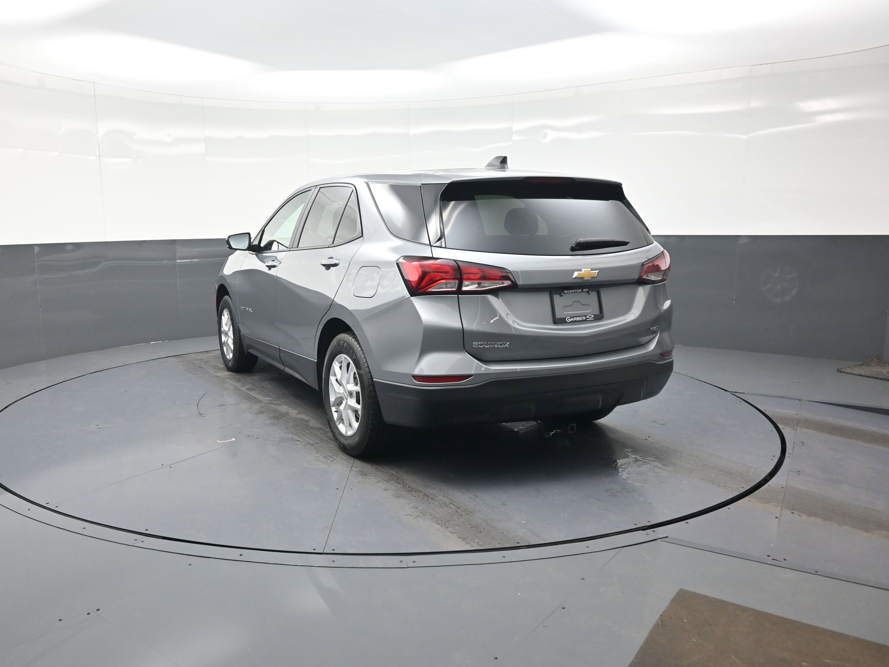 Used 2023 Chevrolet Equinox LS w/ LS Convenience Package AWD/4WD image 5