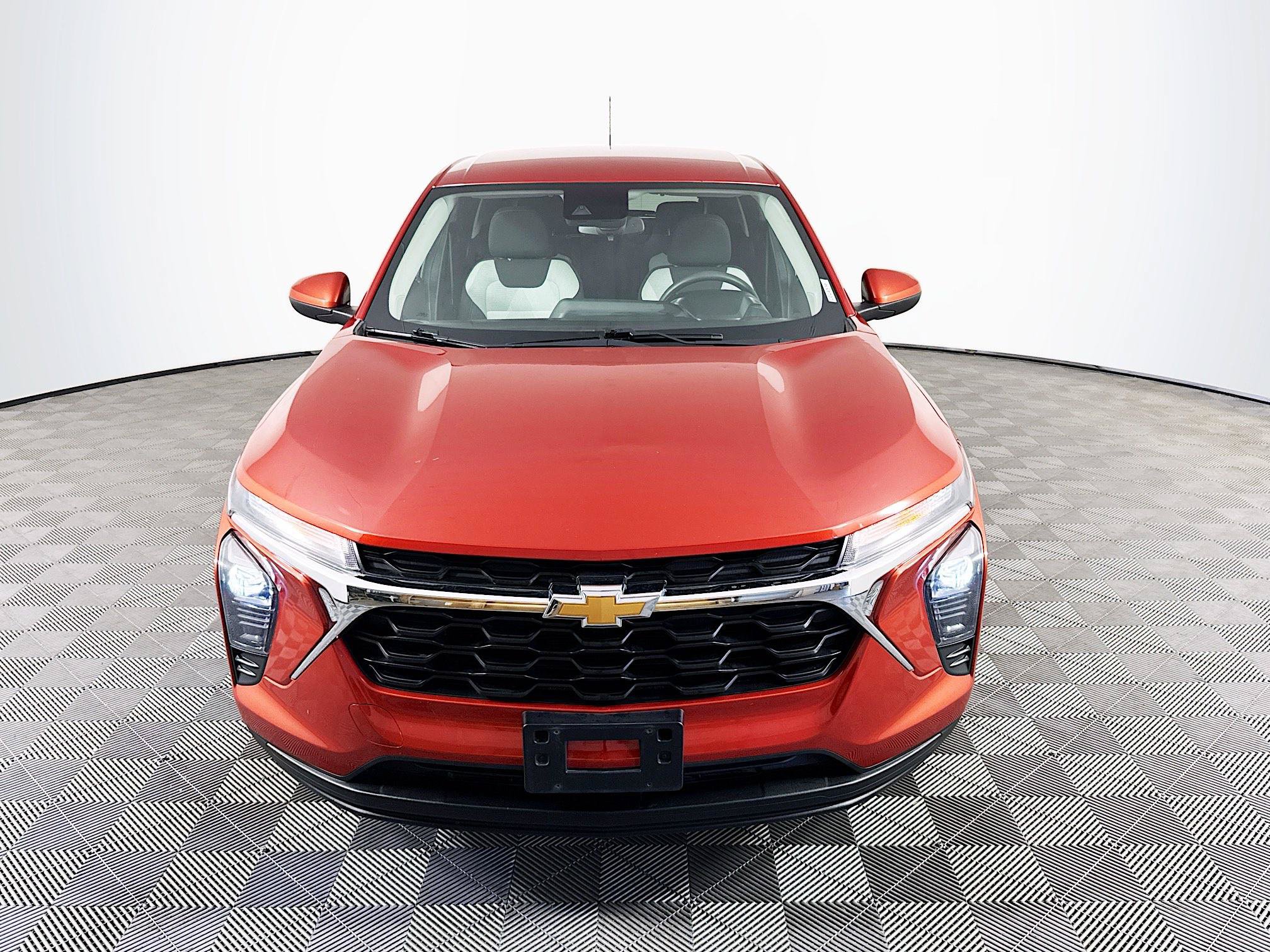 Used 2024 Chevrolet Trax LS w/ LS Convenience Package FWD video 2
