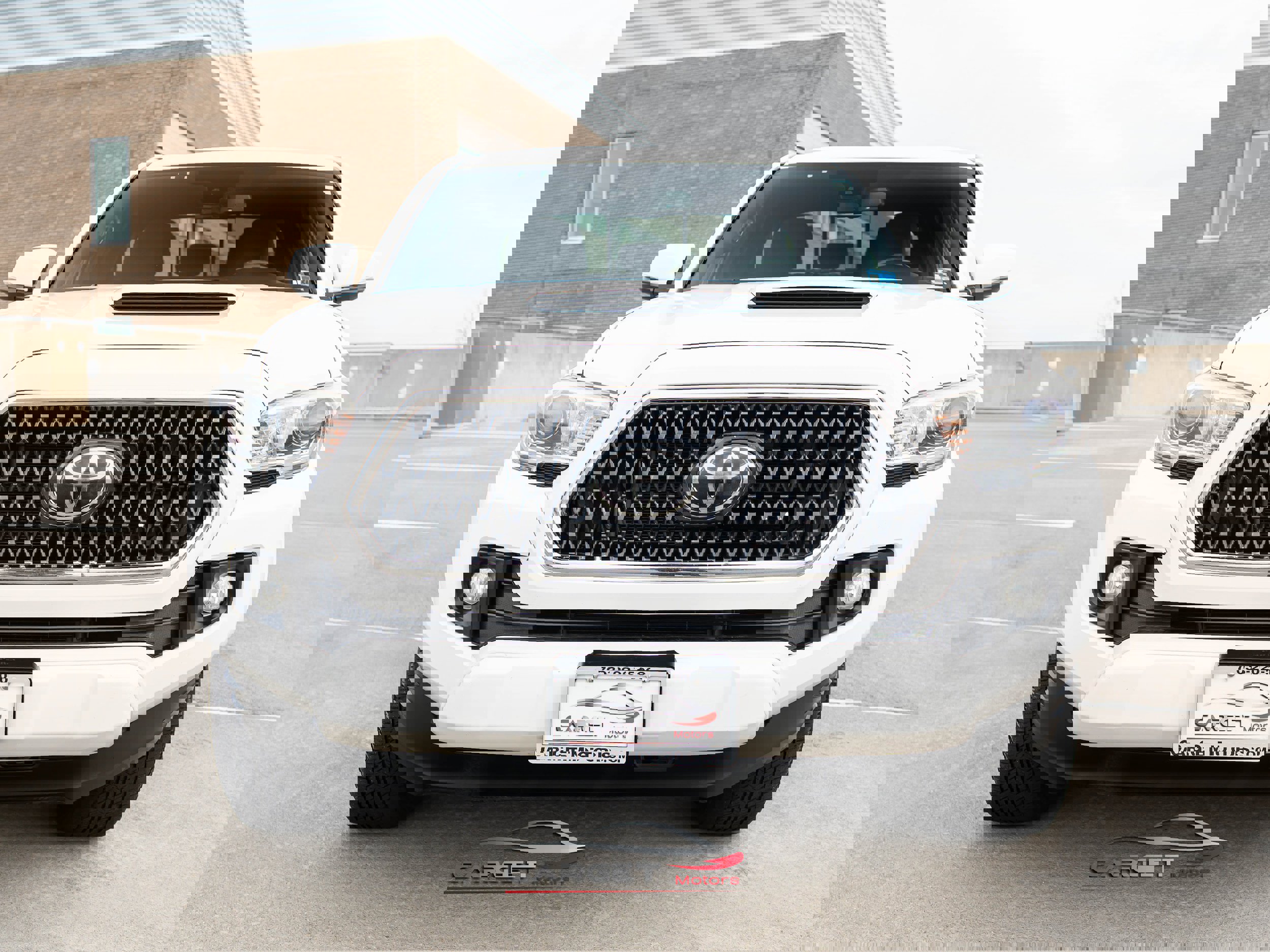 Used 2018 Toyota Tacoma TRD Sport w/ Exterior Package AWD/4WD image 2