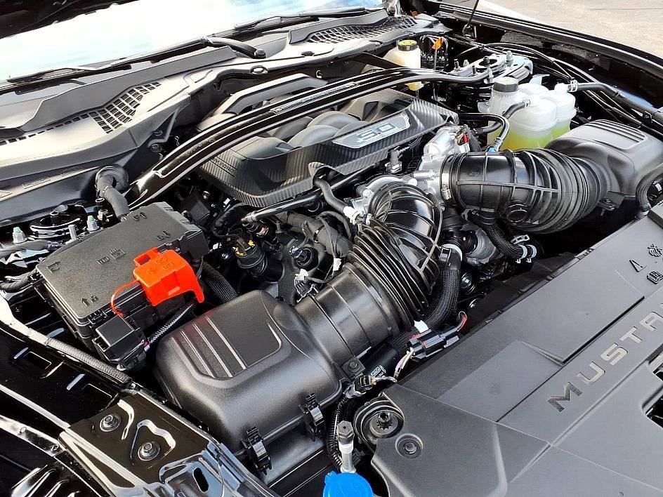 Used 2025 Ford Mustang Dark Horse image 15