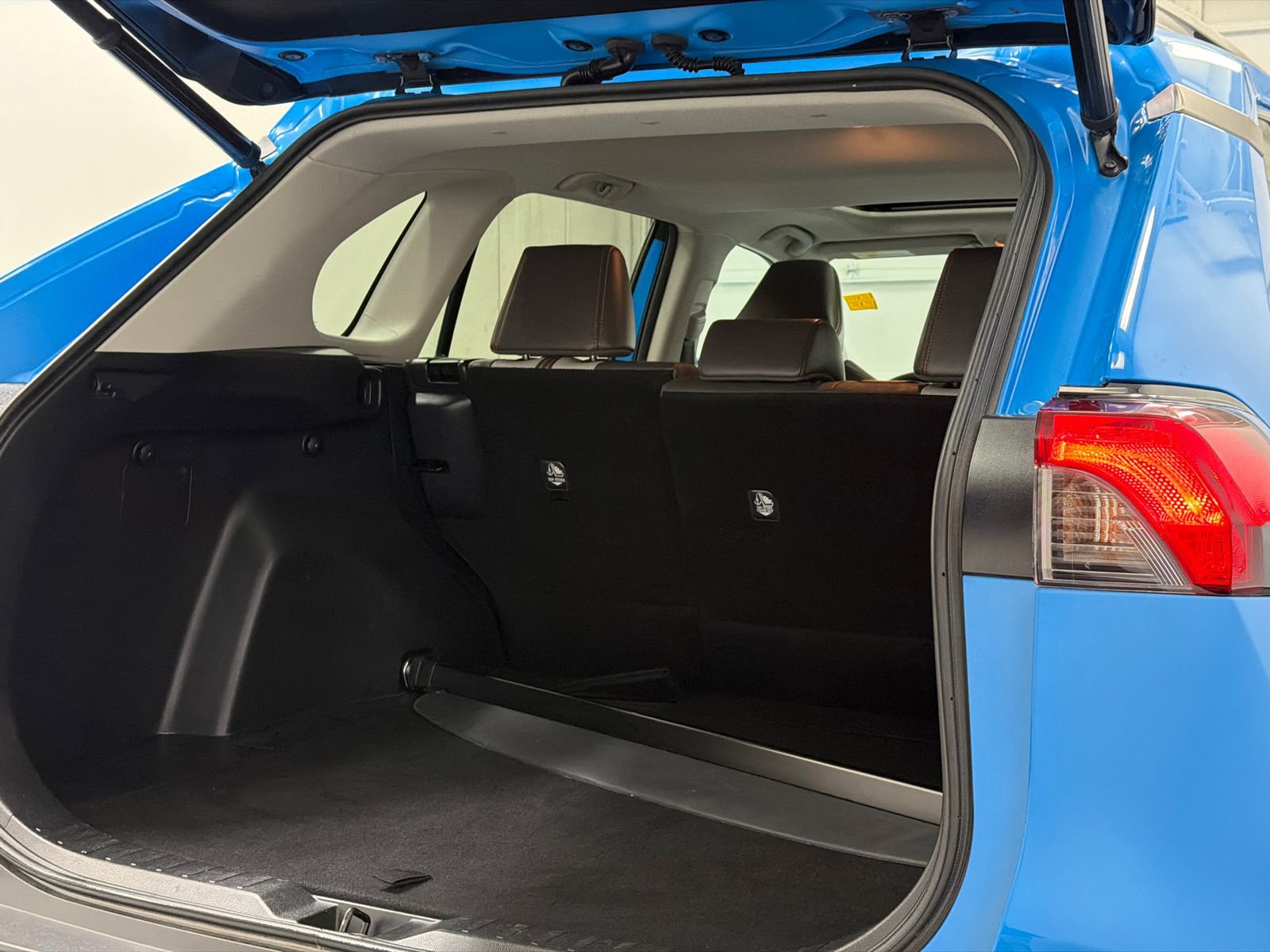 Used 2019 Toyota RAV4 Adventure w/ Cold Weather Package image 8