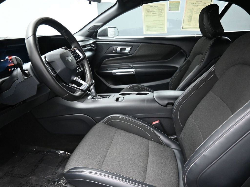 Used 2024 Ford Mustang Convertible image 8