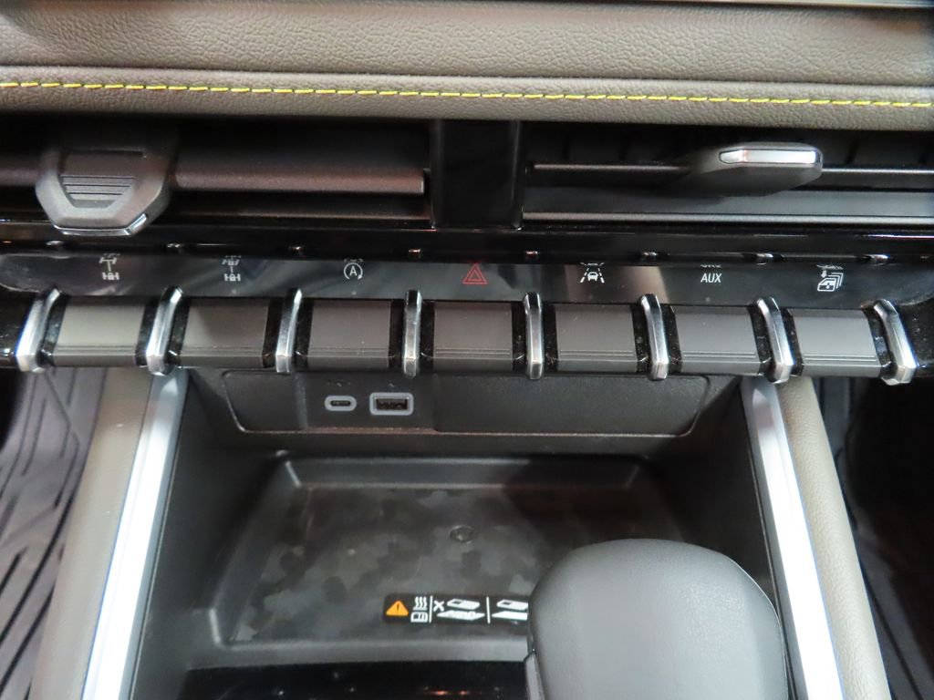 Used 2026 Chevrolet Colorado ZR2 w/ Technology Package AWD/4WD image 61