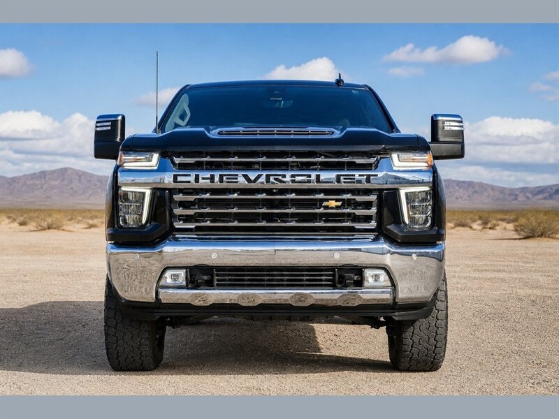 Used 2021 Chevrolet Silverado 2500 LTZ AWD/4WD image 2