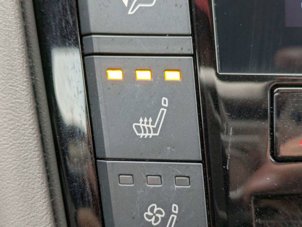 Used 2023 INFINITI QX50 Sensory image 28