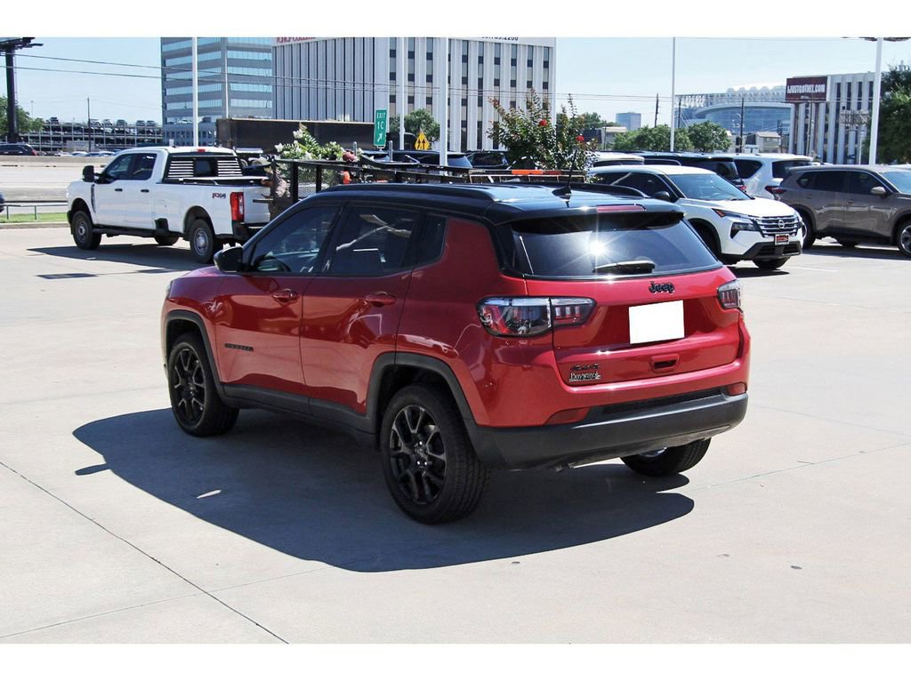Used 2023 Jeep Compass Latitude AWD/4WD image 4