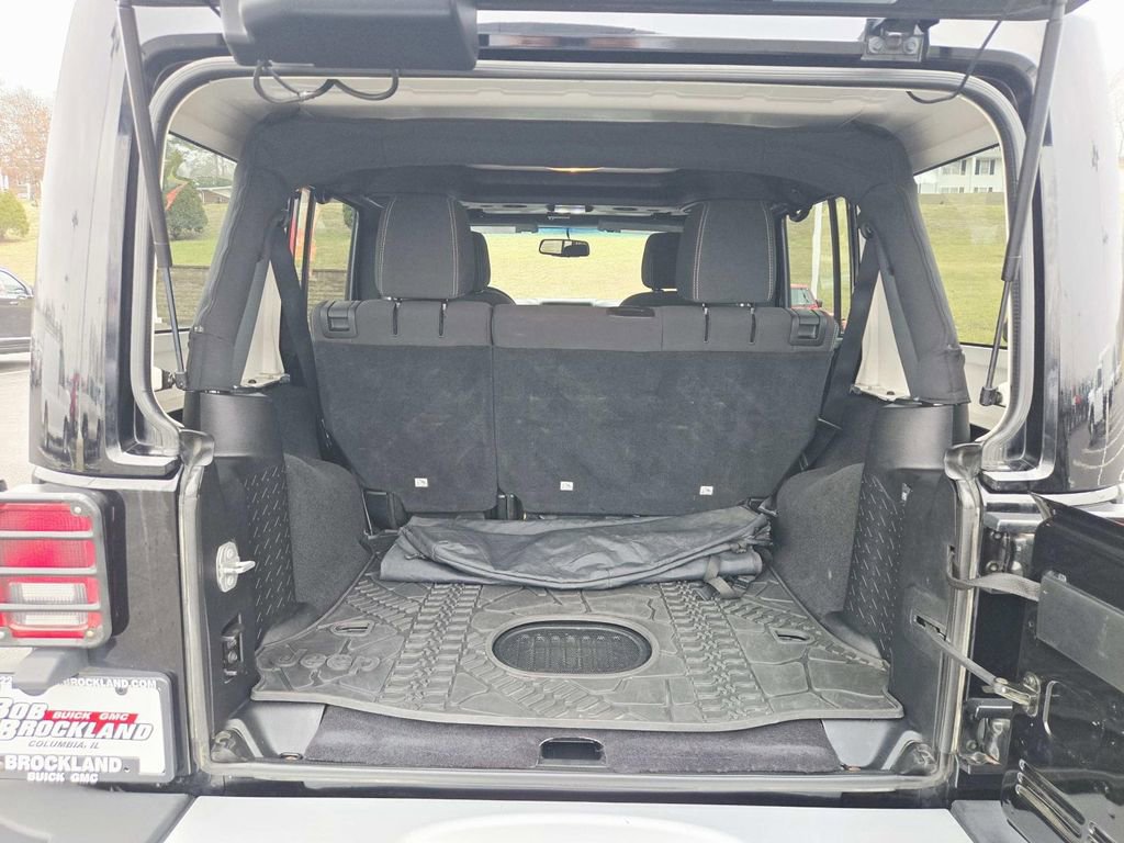 Used 2015 Jeep Wrangler Unlimited Sahara image 14