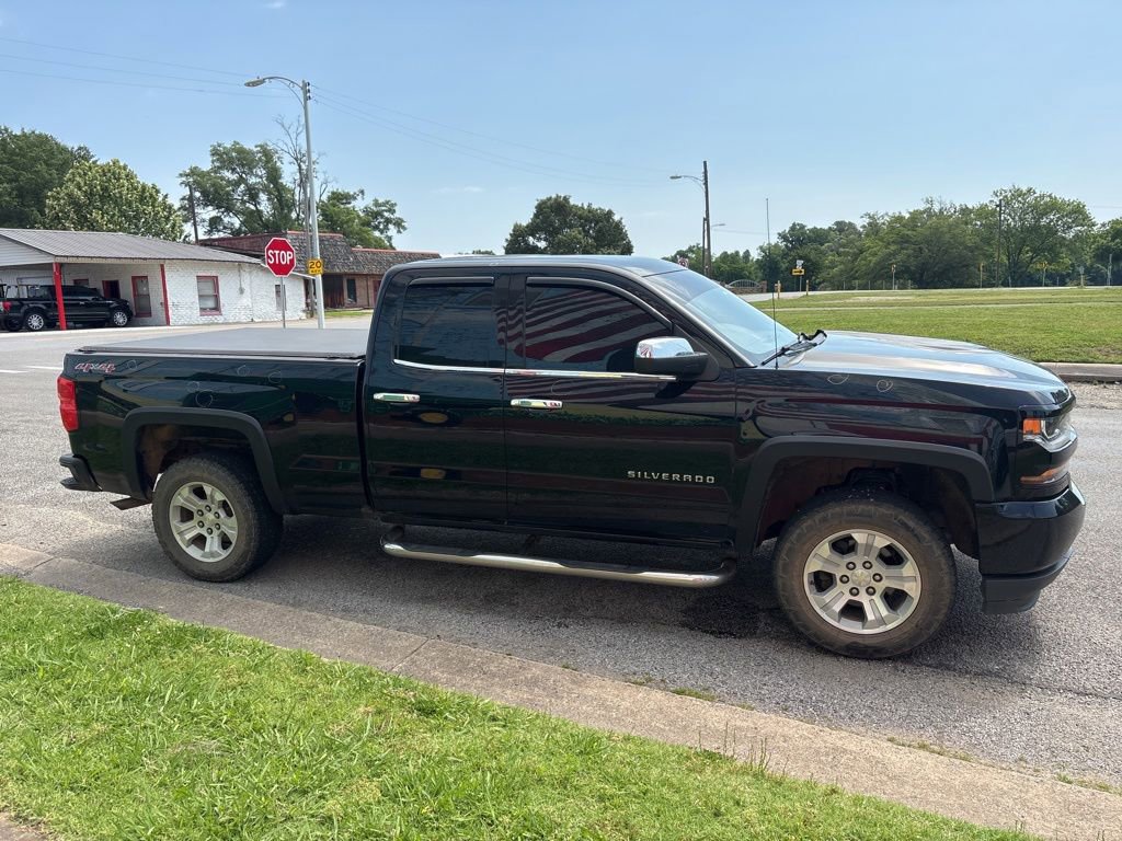 Used 2017 Chevrolet Silverado 1500 Custom w/ Custom Convenience Package AWD/4WD image 8
