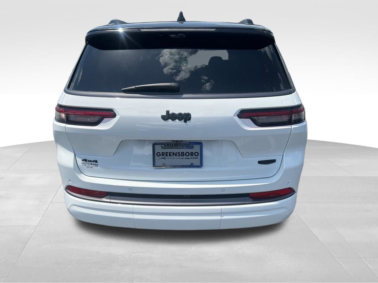 New 2026 Jeep Grand Cherokee L Summit w/ Obsidian Package AWD/4WD image 4