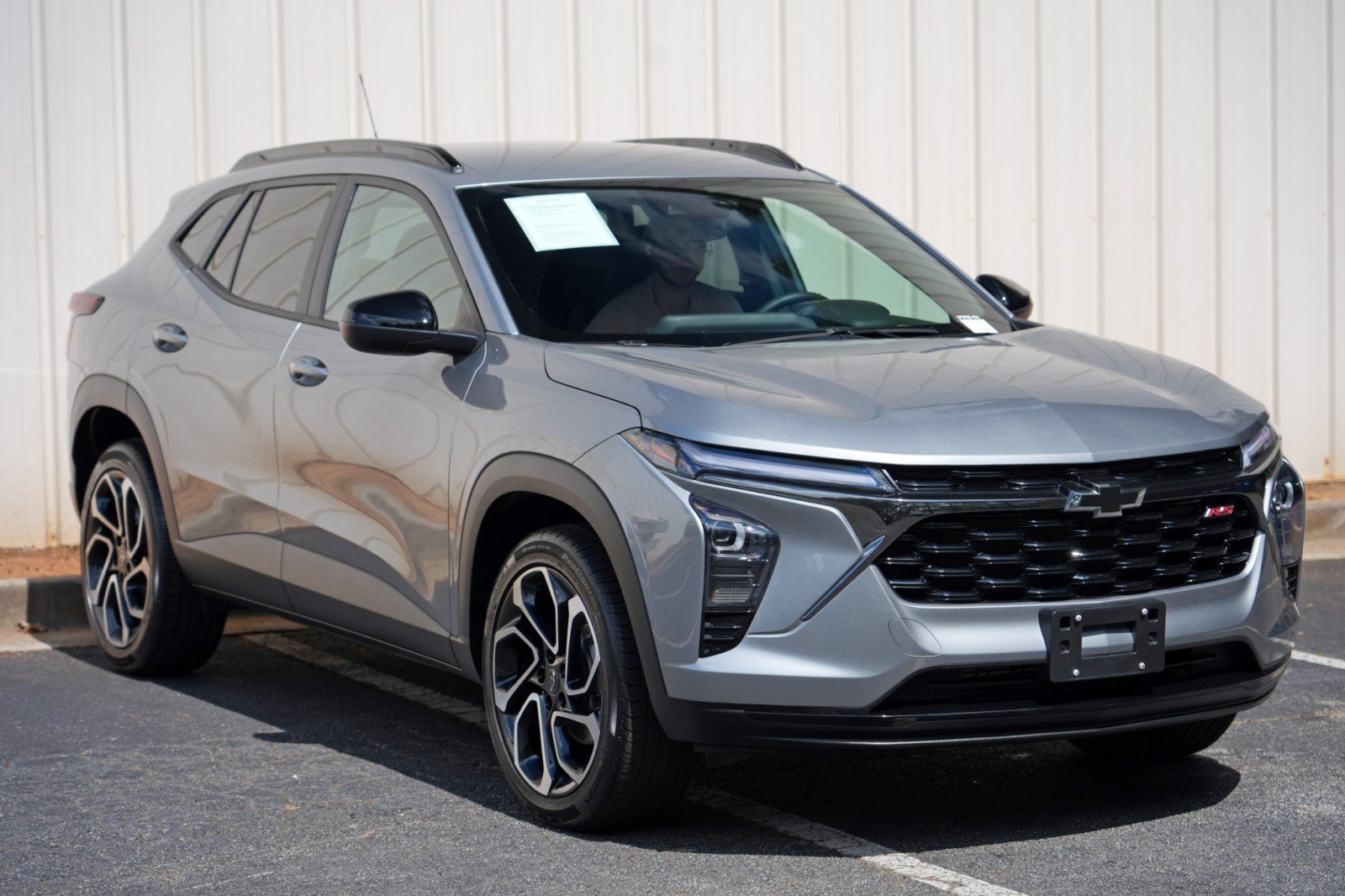 Used 2025 Chevrolet Trax RS FWD image 46