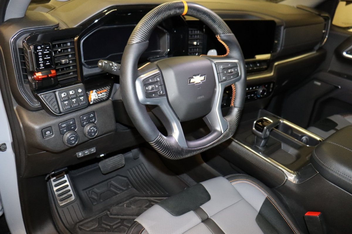 Used 2025 Chevrolet Silverado 1500 LTZ AWD/4WD image 18
