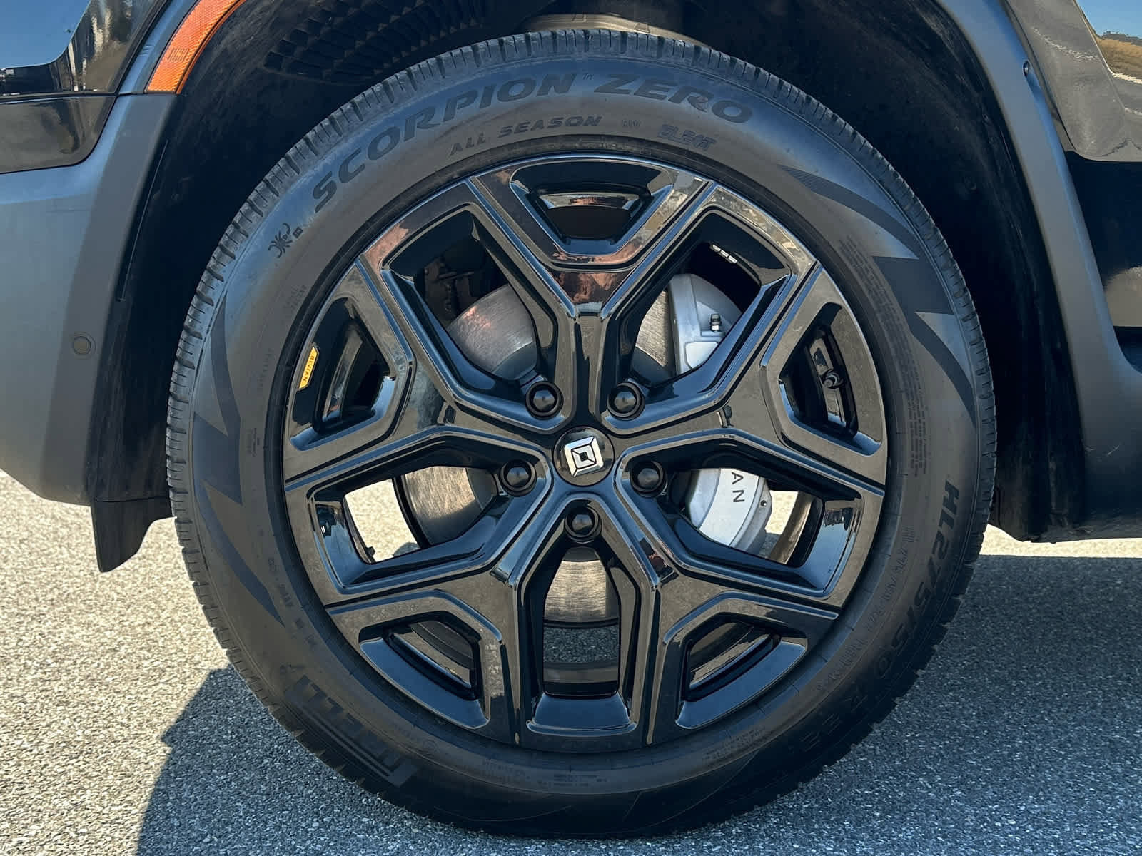 Used 2023 Rivian R1T Adventure image 9