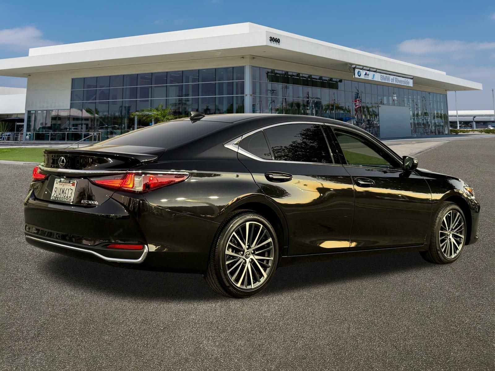 Used 2025 Lexus ES 300h w/ Premium Package image 11