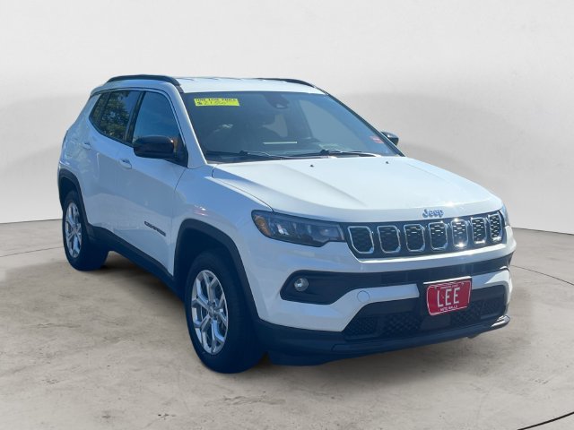 Used 2024 Jeep Compass Latitude AWD/4WD image 7
