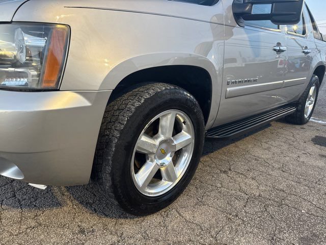 Used 2008 Chevrolet Avalanche LTZ AWD/4WD image 11