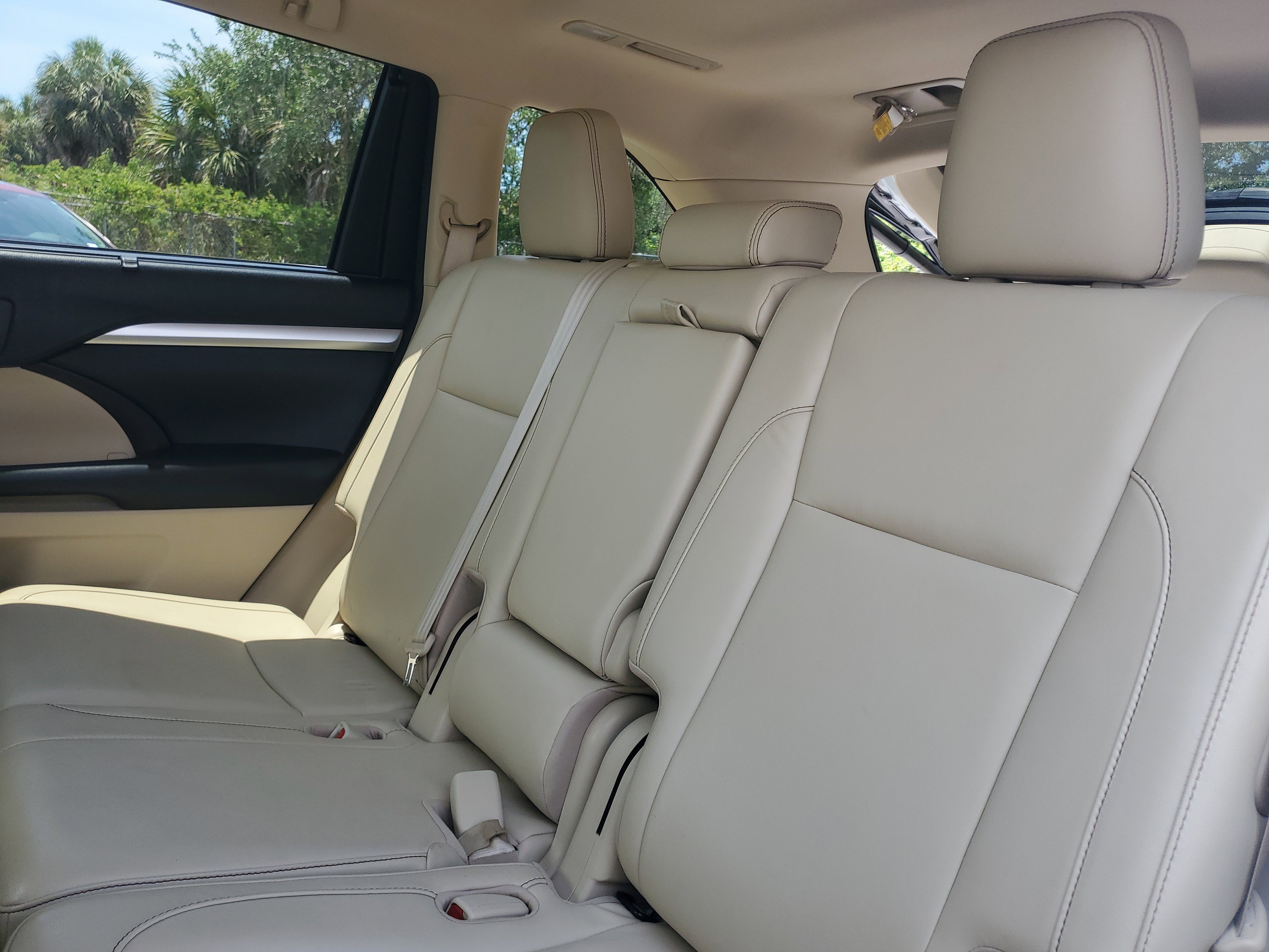 Certified 2017 Toyota Highlander XLE FWD image 11