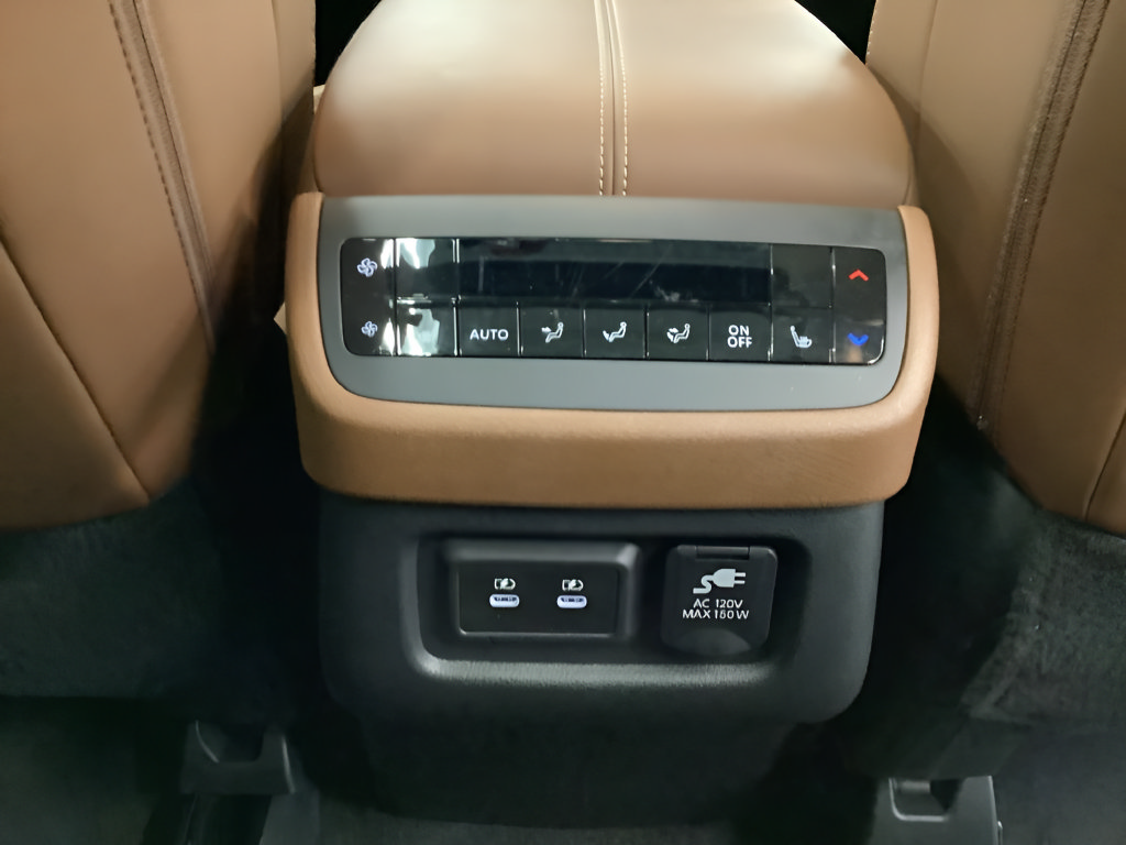 Used 2026 Nissan Pathfinder Platinum AWD/4WD image 17