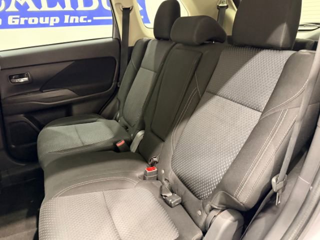 Used 2020 Mitsubishi Outlander LE AWD/4WD image 27