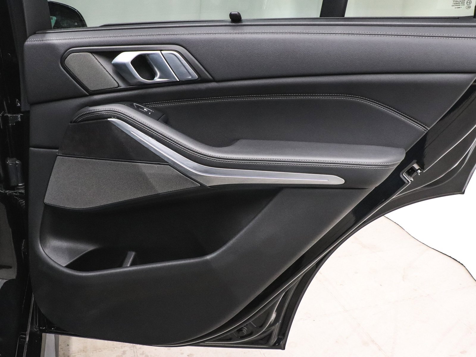 Used 2022 BMW X5 M50i w/ Executive Package image 19