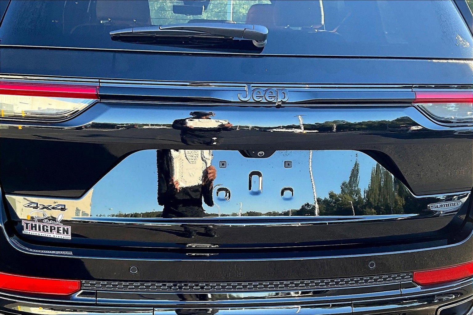 New 2025 Jeep Grand Cherokee Summit image 9