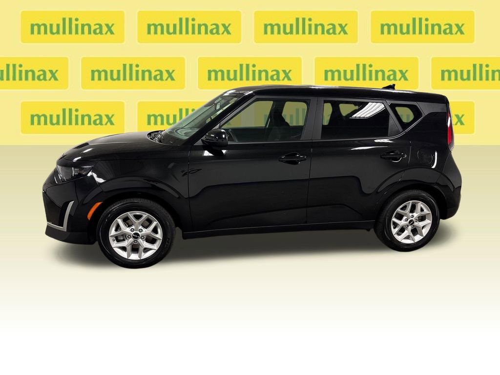 Used 2025 Kia Soul LX w/ LX Technology Package FWD image 9
