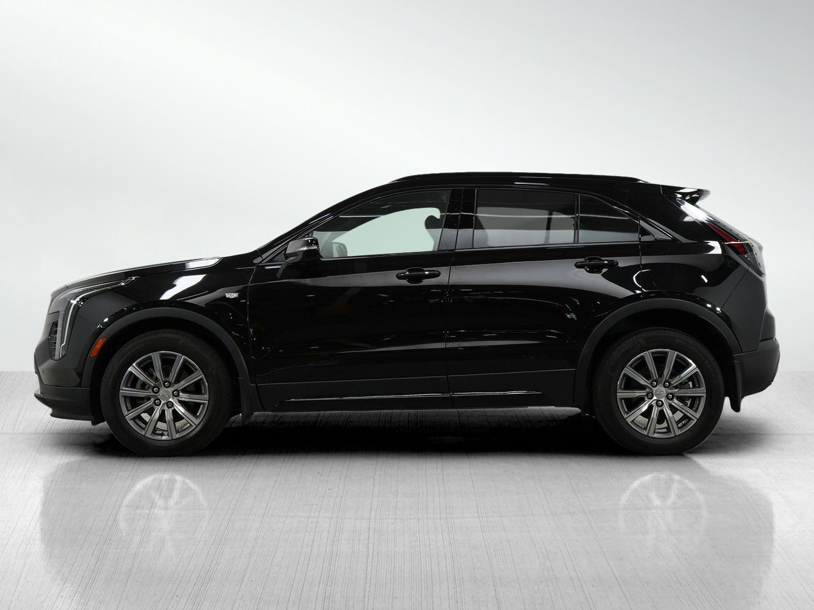 Used 2023 Cadillac XT4 Sport image 2
