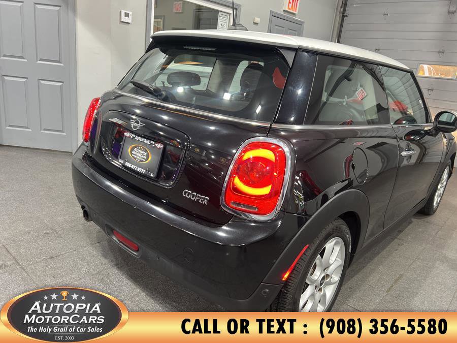 Used 2019 MINI Cooper 2-Door Hardtop w/ Storage Package image 37