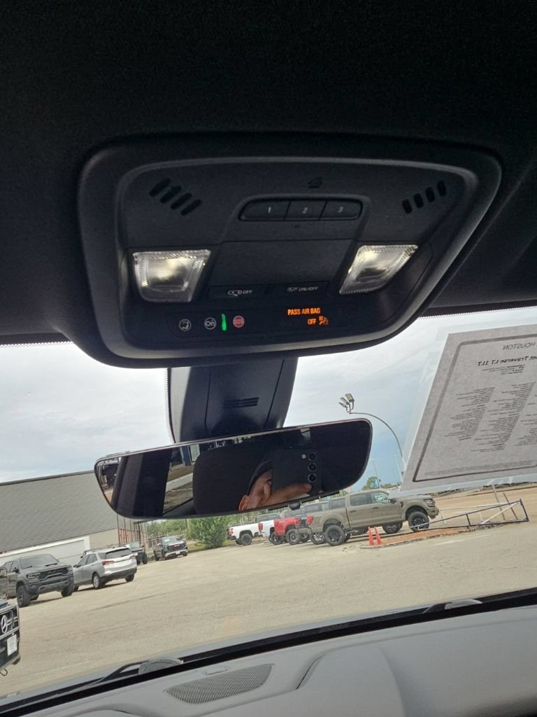 Used 2023 Chevrolet Traverse LT FWD image 26