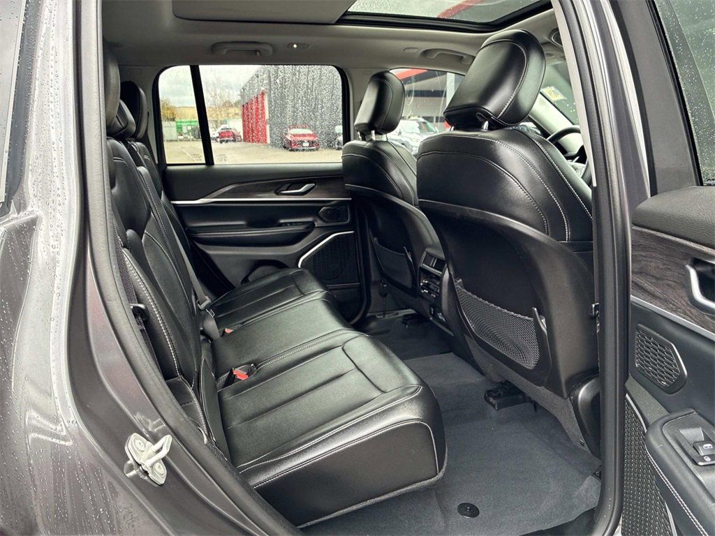 Used 2023 Jeep Grand Cherokee 4WD 4xe image 11