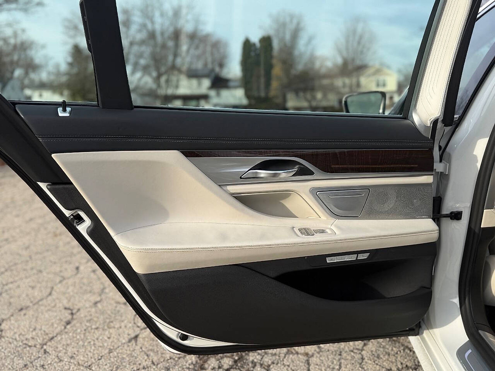 Used 2016 BMW 750i xDrive image 15