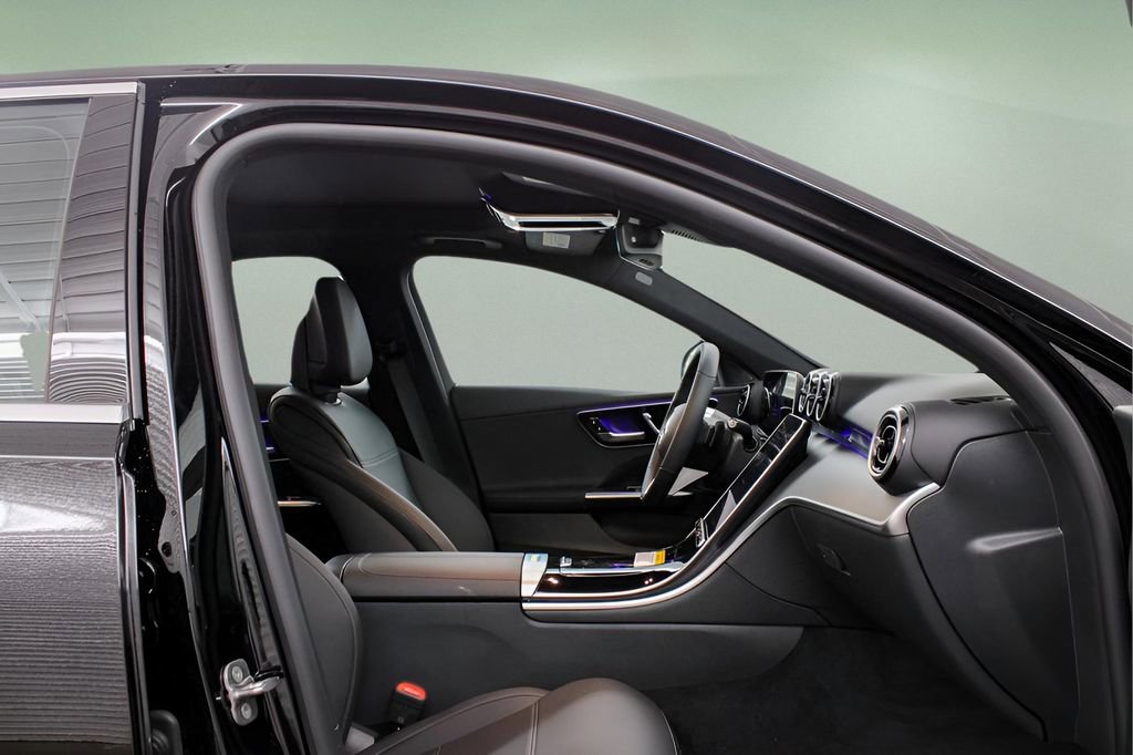 Used 2025 Mercedes-Benz C 300 Sedan image 35