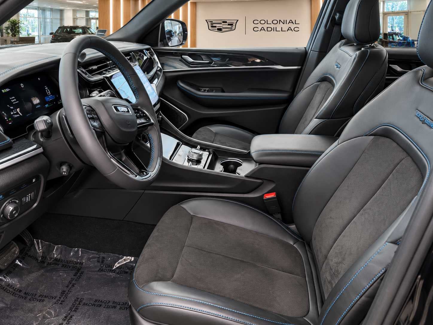 Used 2023 Jeep Grand Cherokee Trailhawk w/ Advanced Protech Group II AWD/4WD image 6