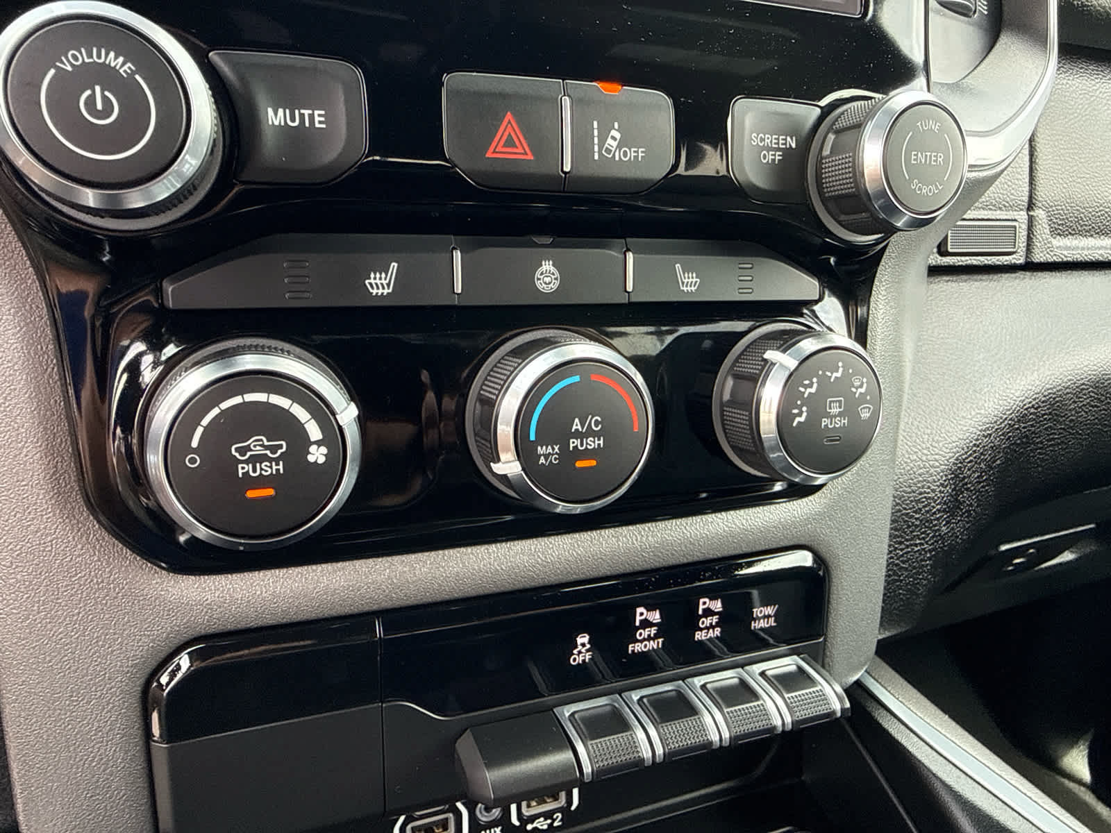 Used 2025 RAM 1500 Big Horn AWD/4WD image 18