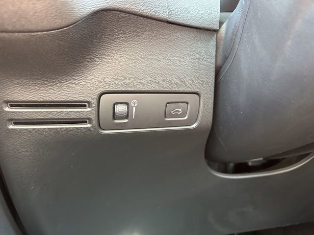 Used 2020 Volvo XC40 T5 Momentum w/ Protection Package Premier image 30