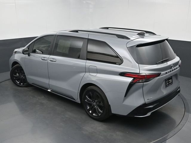 Used 2025 Toyota Sienna XSE FWD image 40