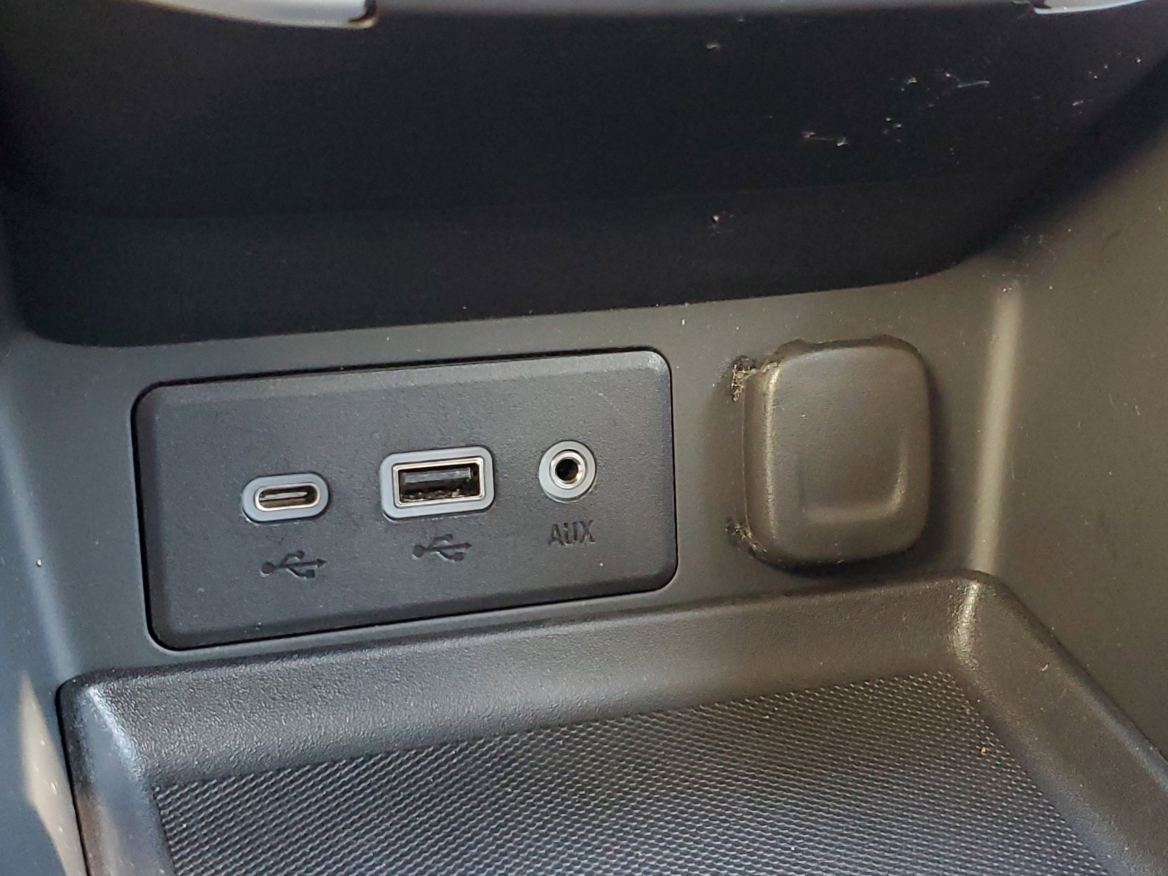 Used 2023 GMC Terrain SLE w/ Driver Convenience Package image 30